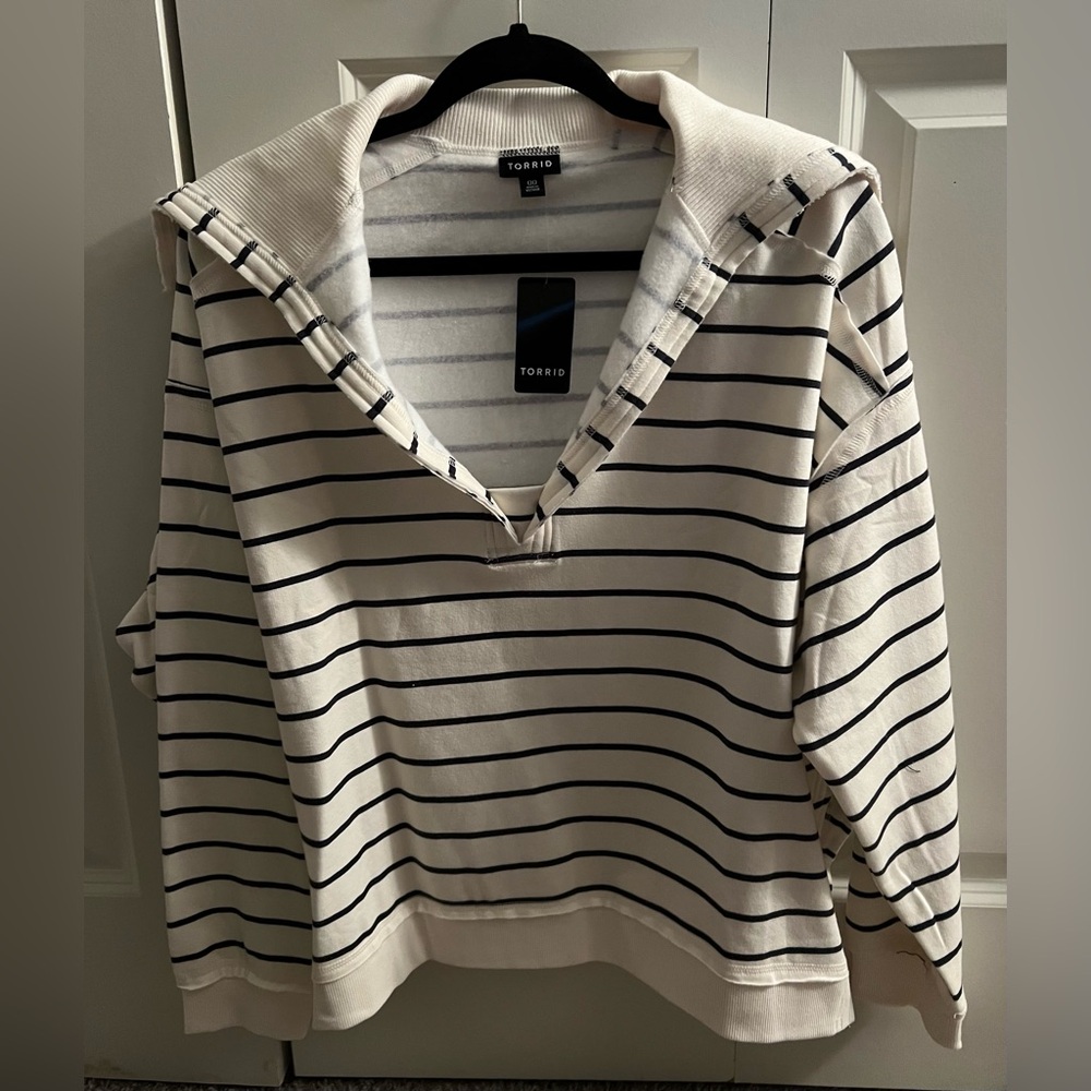 NWT Fleece V-Neck Sweatshirt. Size 00.